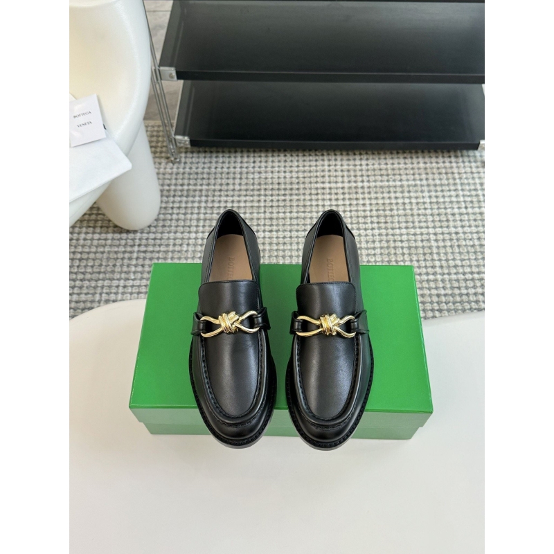 bo*te*ga Ve*ne*ta leather shoes